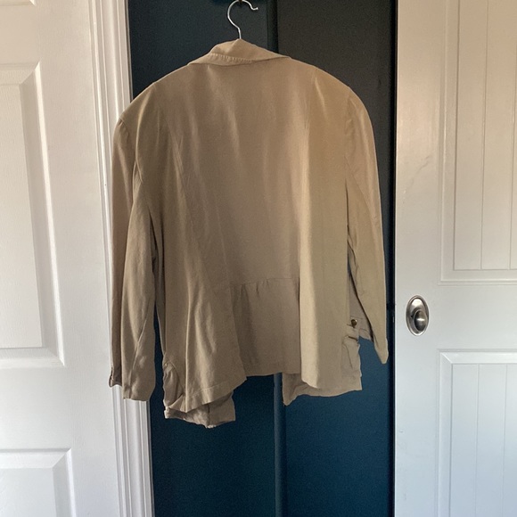 Tan jacket - Picture 2 of 3